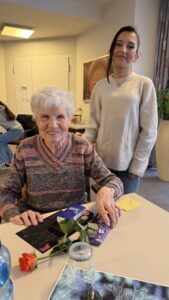 Gemeinsam Zeit verbringen: Die 7b zu Besuch im Altenheim